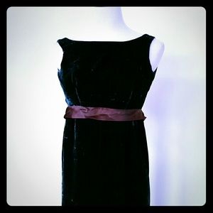 Green evening crush velvet dress with bow.